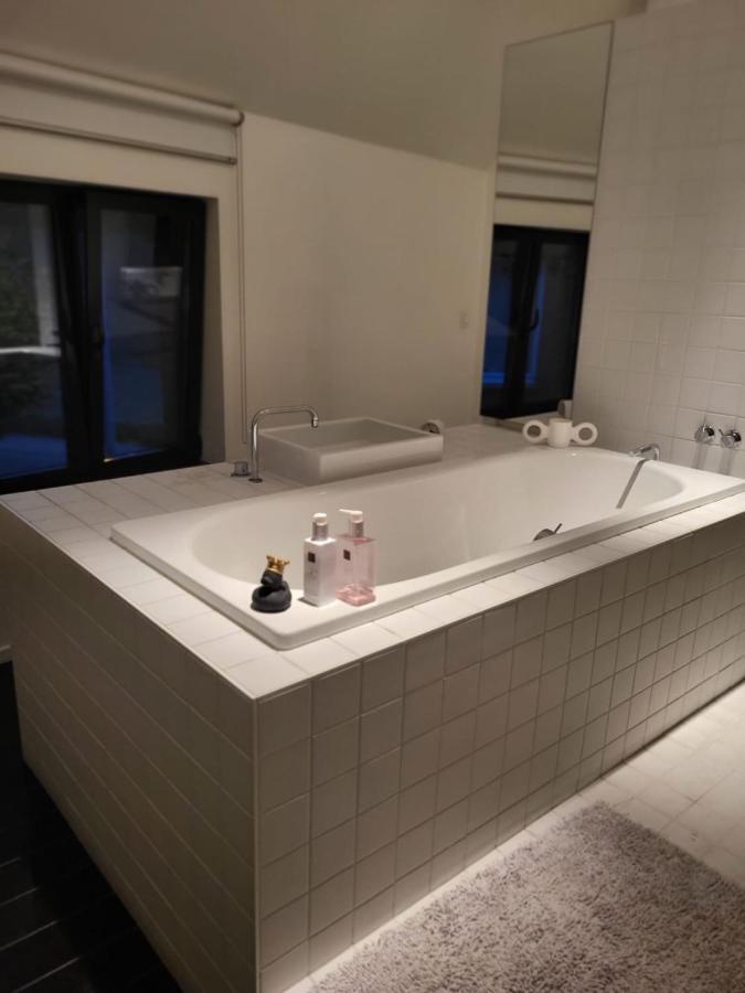 Gezellige Moderne Woning Met Zwemvijver Halle  Exterior foto
